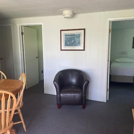 Colonial Bay Motel And Cottages Huntsville Exterior foto
